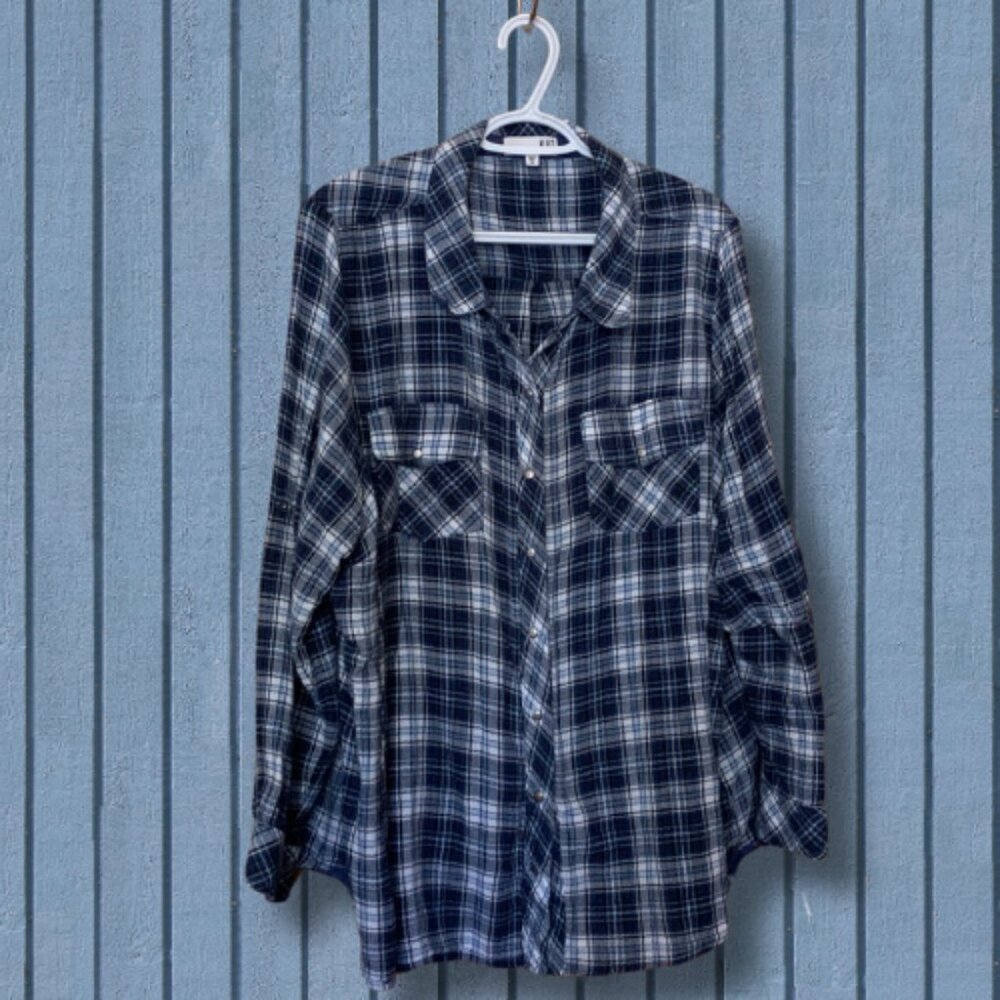 Kut from the Kloth Navy and White Checkered Shirt 3X